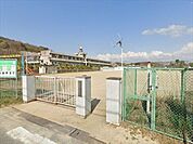 香芝市立関屋小学校まで2100m