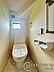 トイレ：■現地撮影写真■ 1階・2階ともにゆったりとした広さのトイレがあります。