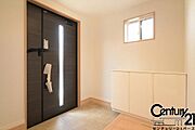 ■現地撮影写真■シックでお洒落な玄関入口です！