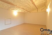 ■現地撮影写真■小屋裏収納で季節のものなどたくさん収納できます！