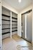 玄関：■現地撮影写真■すっきりとした明るい玄関が家族やお客様を迎えてくれます！