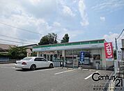 ファミリーマート王寺本町一丁目店まで944m