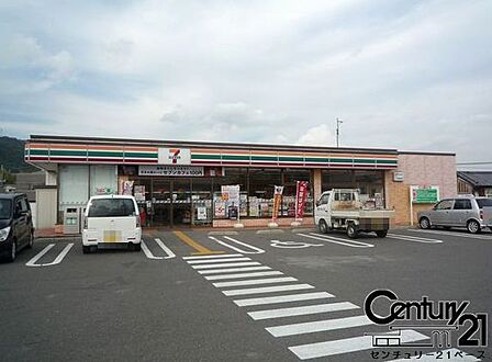 セブンイレブン橿原新口町店まで889m