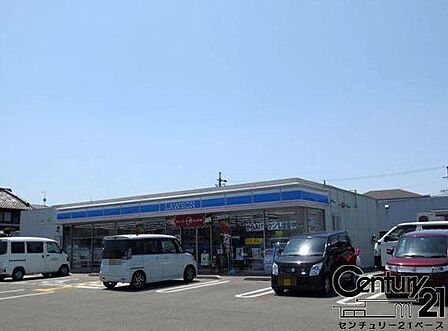ローソン桜井川合店まで741m