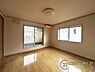洋室：■現地撮影写真■バルコニーに面した開放感のあるお部屋です！