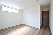 大きなクローゼット付きで開放感のあるお部屋です！
