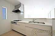 ■家族とのコミュニケーションがとりやすい人気のカウンターキッチン！■