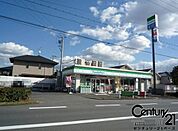 ファミリーマート上牧桜ヶ丘店まで293m