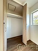 ■現地撮影写真■冬物のコートや季節のものなどたくさんしまえる広さ！