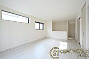 ■現地撮影写真■窓ガラスは紫外線76％カットで安心のLOW-Eペアガラスを採用！結露防止にも効果的です！