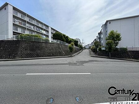 ■現地撮影写真■広々とした全面道路です!