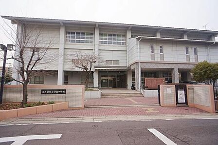 守山中学校まで1500m、守山中学校まで1500m(徒歩約19分)