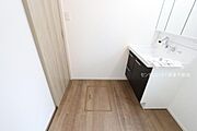 ゆとりの洗面スペースで身支度もスムーズ！(2026年06月撮影)