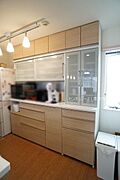 収納豊富なカップボード付き(2026年05月撮影)