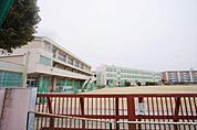 守山北中学校まで1200m、守山北中学校まで1200m(徒歩約15分)