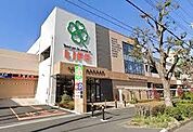 ライフ鶴見下野谷町店まで117m、営業時間　9:30～22:00　食料品から日用品まで生活に必要なものが揃います。イートインスペースあり。