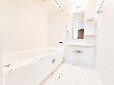 広々としたバスルームで一日の疲れをいやして下さい!もちろん、浴室乾燥機付きです!