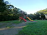 周辺：南本宿公園まで864m、徒歩約11分です。自然ゆたかな森の中の公園！こぢんまりとした公園ですが遊具に生き物観察、たっぷり遊べます。