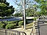 周辺：磯子谷第二公園まで559m、徒歩約6分です。住宅街の十分な広さの公園です。公園の設備には水飲み・手洗い場があります。