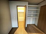 写真は同タイプの別の部屋のものです