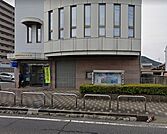 滋賀銀行能登川支店まで883m
