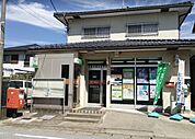 彦根原簡易郵便局まで749m、営業時間　10時～21時（日曜日は9時開店）　スギ薬局、コインランドリー、クリーニングが隣接しています