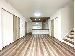 彦根市南川瀬町　タマタウン　2号地 4LDKのリビング/ダイニング