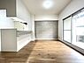 リビング/ダイニング：10.2帖のリビング隣の和室と繋がり広々としたお部屋に。
