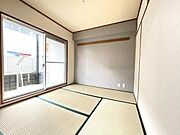 4.5帖の和室テラスに繋がる明るいお部屋です