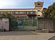 和泉市立和泉中学校まで988m