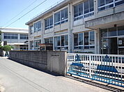 泉南市立雄信小学校まで1533m