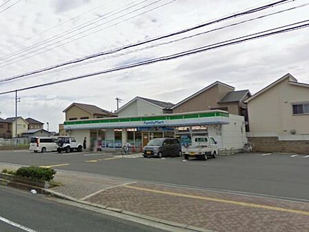 ファミリーマート小浦貝塚加神店まで295m