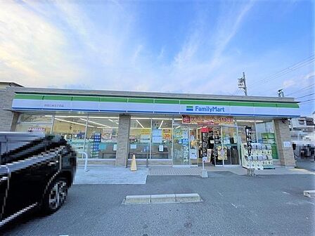 ファミリーマート吹田江坂五丁目店まで557m