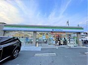 ファミリーマート吹田江坂五丁目店まで557m