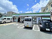 ファミリーマート豊中大黒町店まで572m