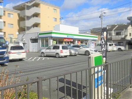 ファミリーマート豊中長興寺北店まで917m