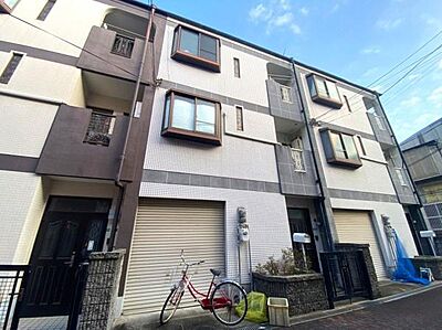 外観：【外観】しっかりとした鉄骨造陸屋根3階建て過ごしやすい住宅地になります！