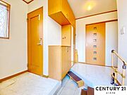 明るい玄関が住む方を迎えてくれます(^O^)／