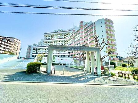 南海高野線「萩原天神」駅が徒歩5分。通勤にも外出にもアクセス良好。家族でおでかけすることも増えそうですね♪