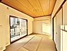 和室：DKと隣接した6畳の和室。お子様の遊び部屋・お昼寝スペースとして使うのもオススメです♪