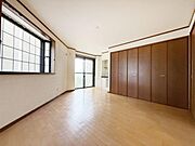 全居室には収納を完備！普段使いのお洋服や小物はもちろん、季節物のお洋服などもしっかりと整理整頓おしまい頂けます。居室空間をより広く隅々までお使いいただけますね♪