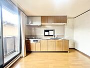 日当たりもよく明るいキッチンですのでお料理も気分よくできそうです！