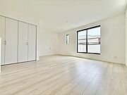 室内にいても、たっぷりの陽光と爽やかな風を感じて頂けます！ご家族と穏やかに過ごす、心地の良い時間が流れます。