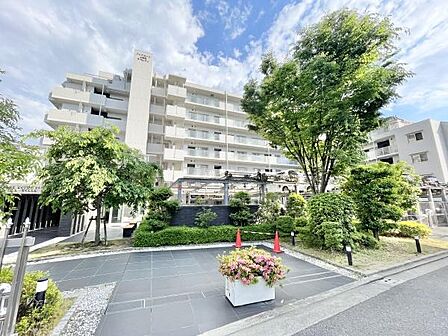 JR阪和線「上野芝」駅が徒歩9分。通勤にも外出にもアクセス良好。家族でおでかけすることも増えそうですね♪