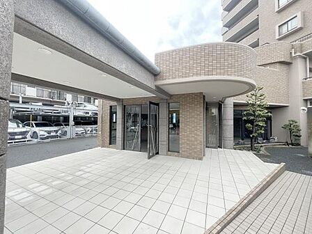 「初めまして!」が集まる分譲マンション。たくさんの子供たちが年齢を問わずに、仲良く一緒に成長できるのは大型分譲マンションの特徴ですね。