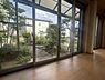室内：縁側があるので部屋の中から外の景色を眺めれます！