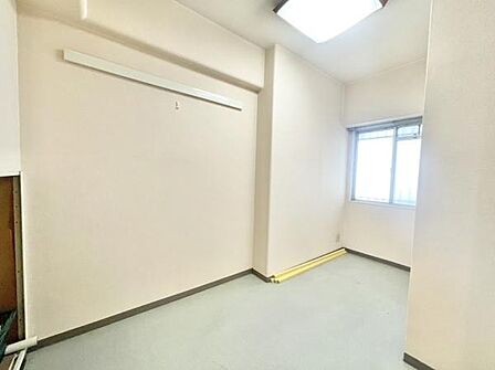 充分な広さと収納機能を備えた部屋はお子様の自発性と成長を促します。お子様の成長を支える、勉強や好きなことに没頭する学びの空間にどうぞ。