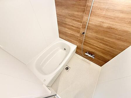 日頃の疲れを癒すにはもってこいの落ち着いた雰囲気のバスルームになります♪
