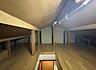 室内：季節物などがタップリ片付く屋根裏付きです！