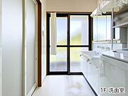 明るさ＆湿気対策にも良い大きな窓
